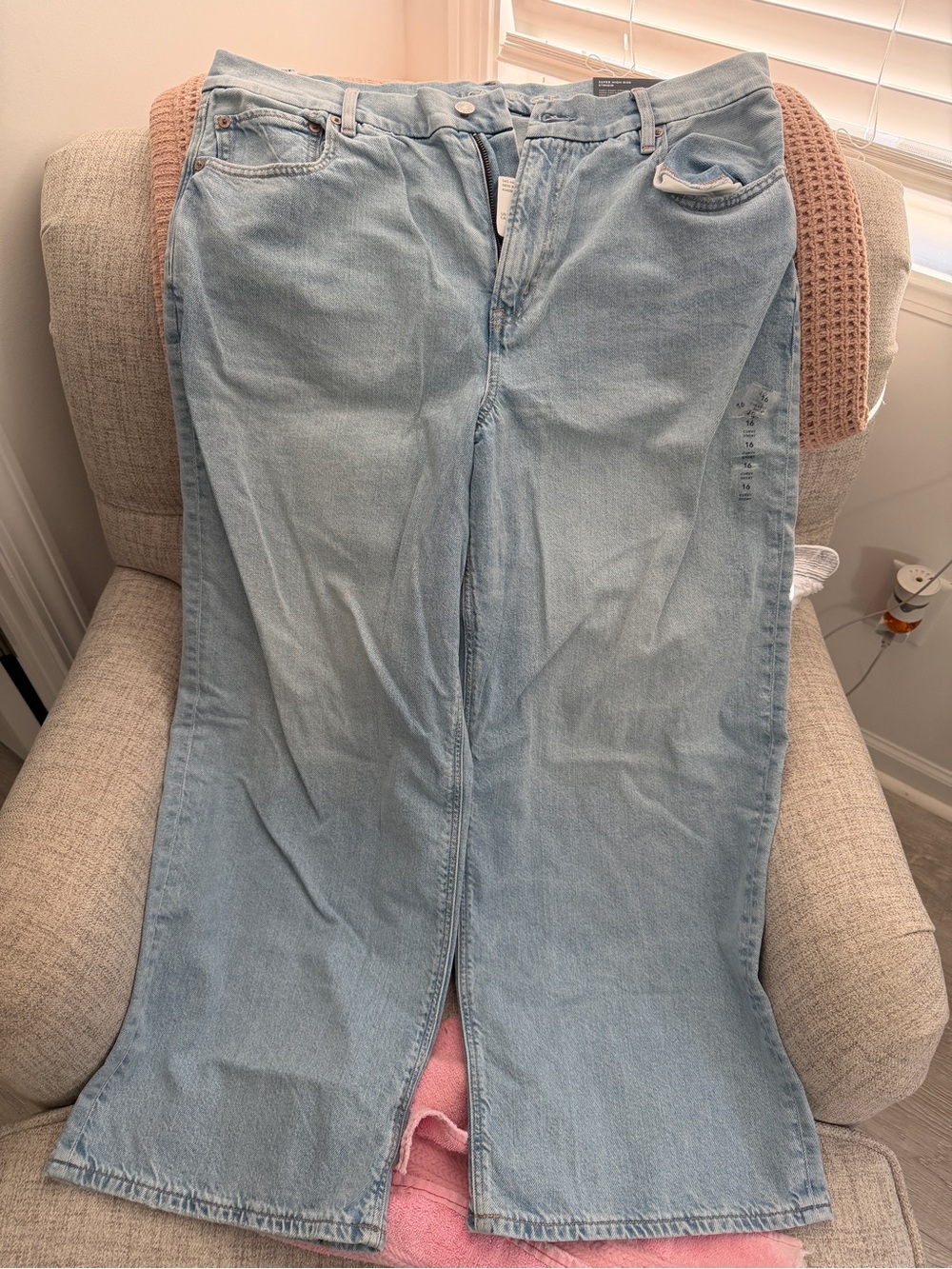 American Eagle Outfitters Light Wash Wide Leg Jeans